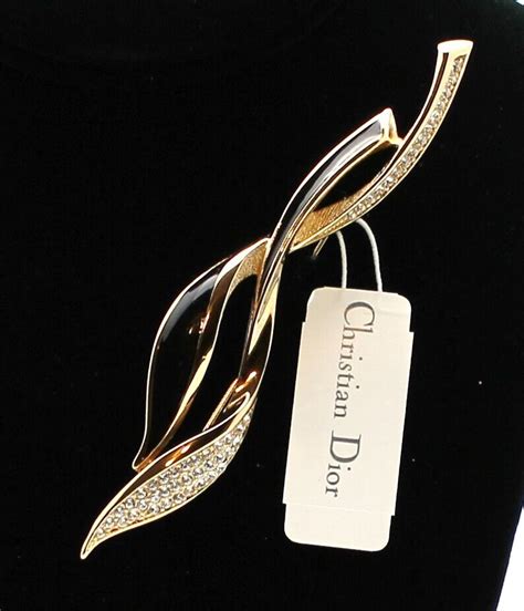 Christian Dior Pin .